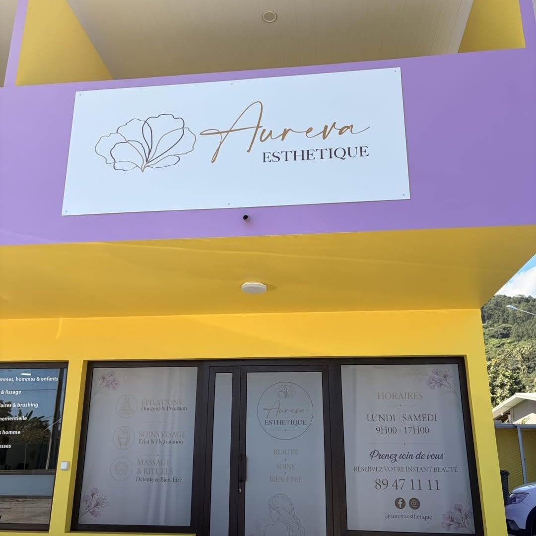 Façade mauve et jaune de l'institut Auréva Esthétique